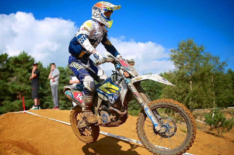 Jamie McCanney perto de rumar à Yamaha