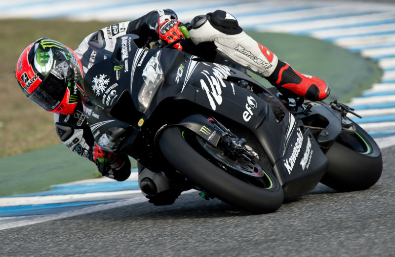 Tom Sykes na frente em Jerez