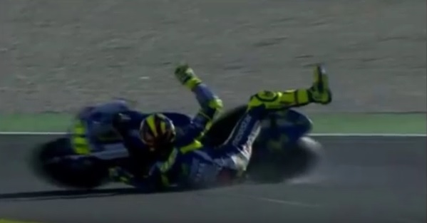 Vídeo: Reveja a queda de Valentino Rossi