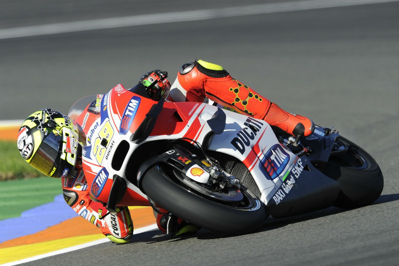 Andrea Iannone começa o dia na frente