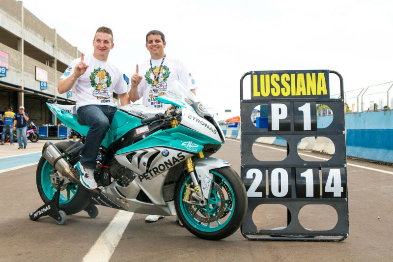 Título do Moto 1000 GP leva equipa de Alex Barros a receber Troféu BMW