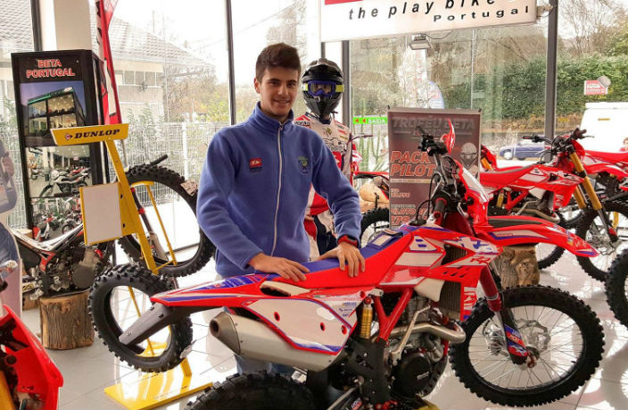 João Vivas continua com a Beta em 2016