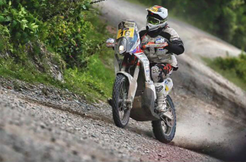 Ivan Jakes fora do Dakar