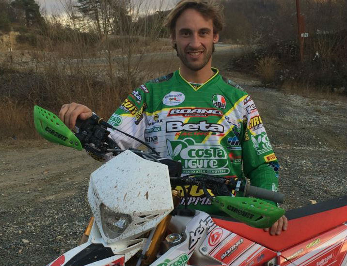 VÍDEO: Luís Correia ensina a mudar o pneu da moto