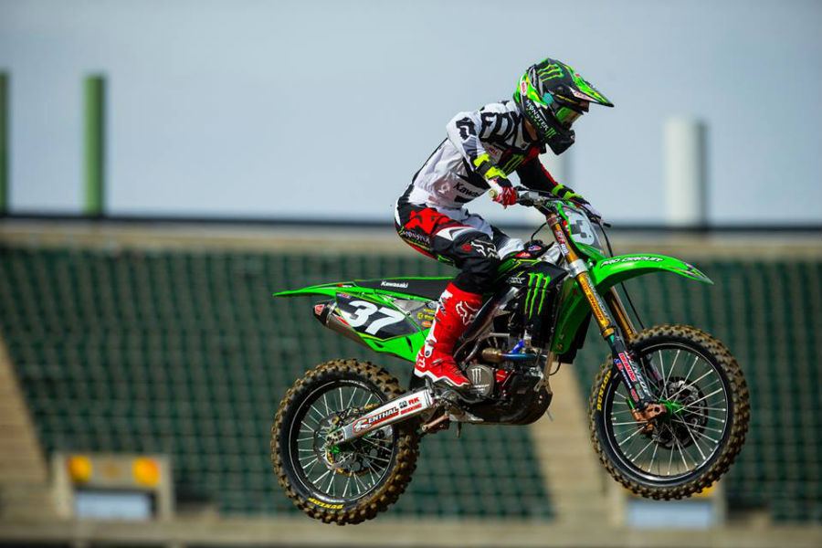 Joey Savagty estreia-se a vencer em Oakland