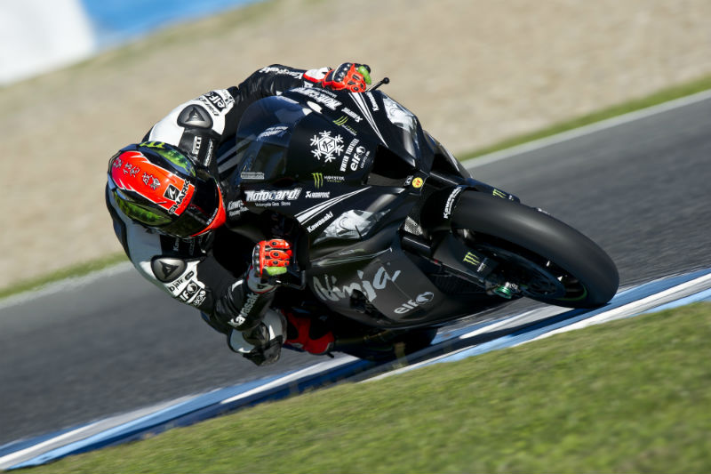 Tom Sykes fecha testes de Jerez na frente