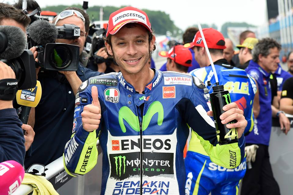 V 46 com merchandise Yamaha