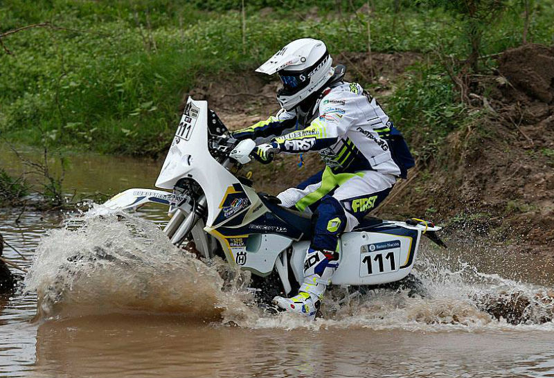 A aventura de Sylvain Espinasse com uma Husqvarna a 2 tempos