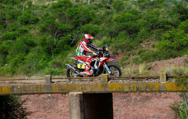 Joan Barreda novamente penalizado, Paulo Gonçalves é o novo líder