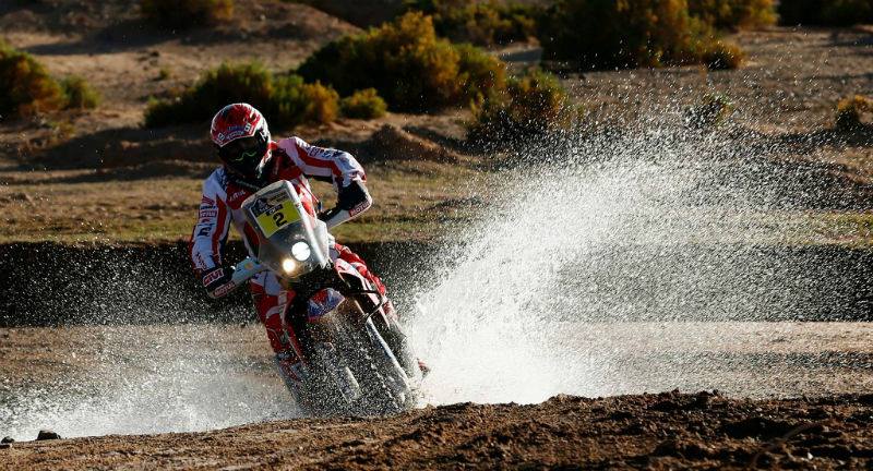 Paulo Gonçalves parado com problemas mecânicos