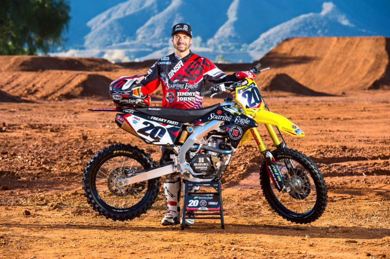 Broc Tickle fraturou o pulso