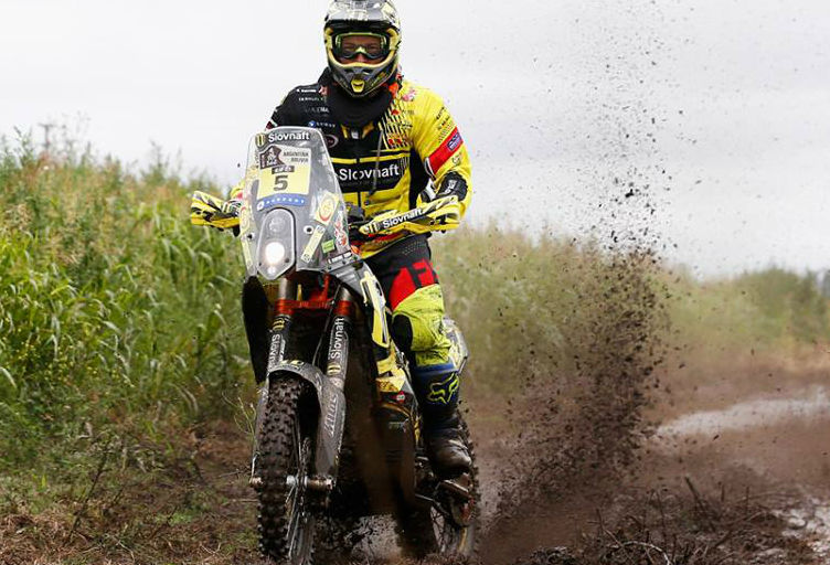 Joan Barreda penalizado, Stefan Svitko é o novo líder