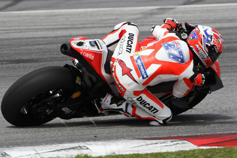Casey Stoner volta a impressionar
