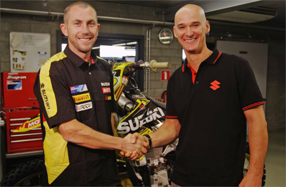 Ben Townley lesiona-se num joelho