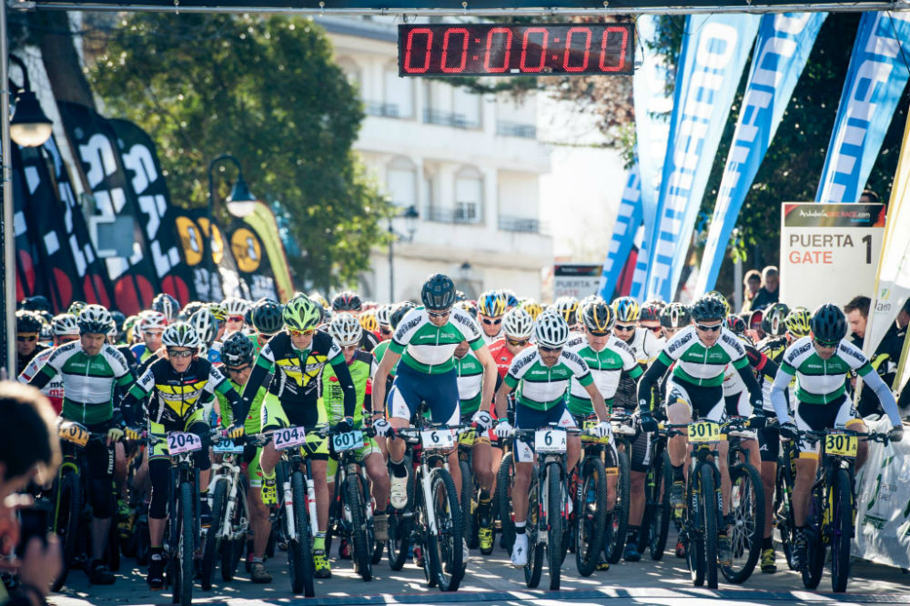 Aleix Espargaró e Gerard Farrés disputam maratona de BTT