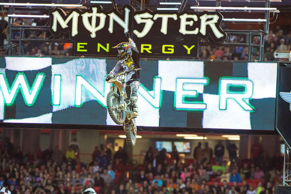 Davalos vence na estreia do Costa Este