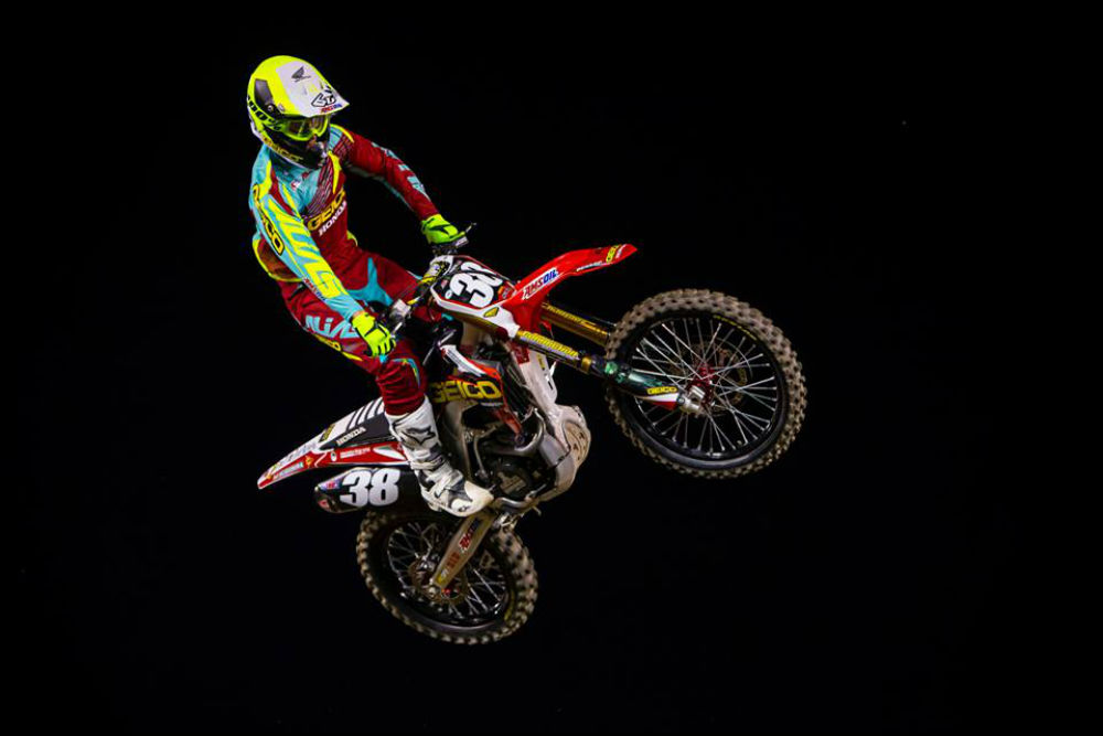 Christian Craig estreia-se a vencer em Glendale