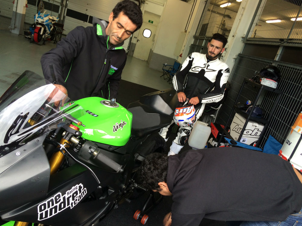 Ivo Lopes estreia ZX6R no Estoril