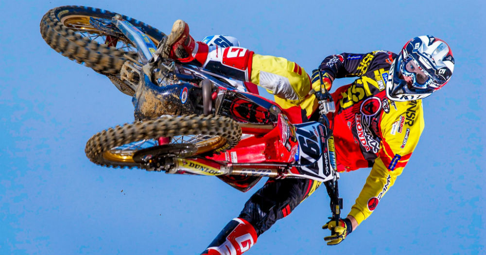 Matiss Karro fora do MXGP por três meses