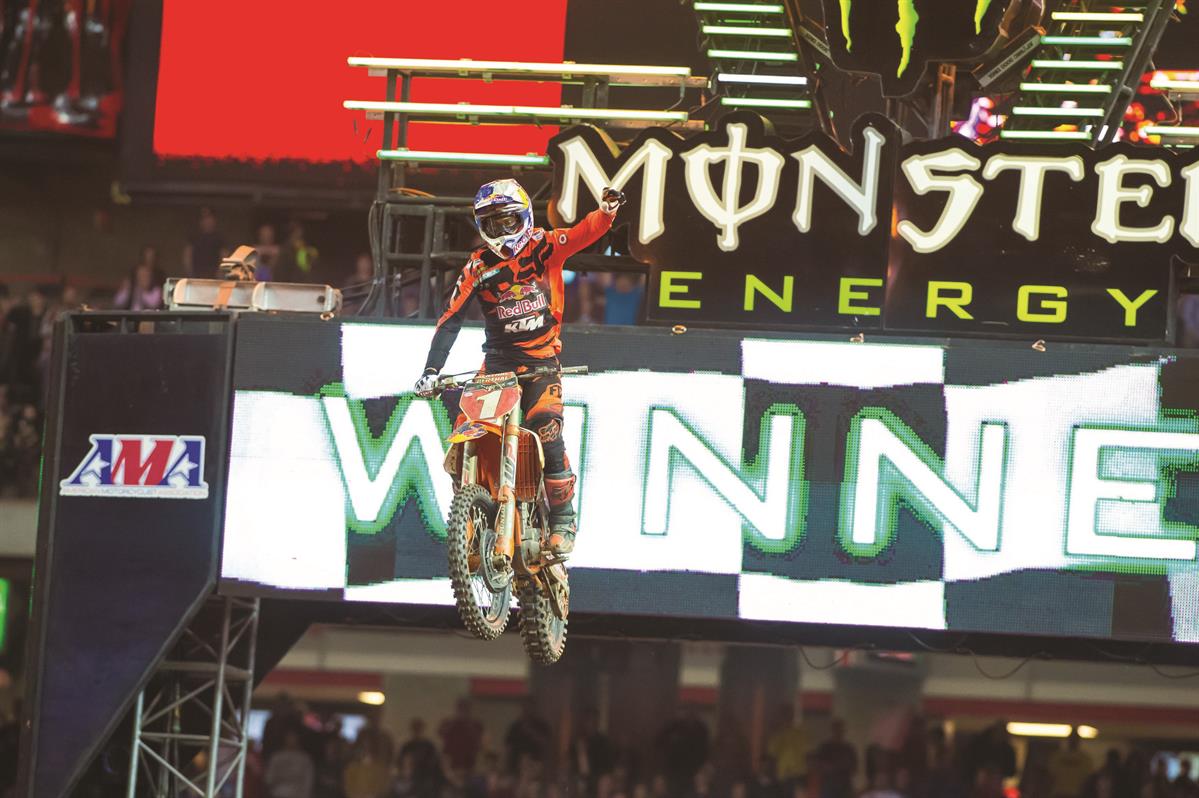 Dungey bate Musquin em final conturbado