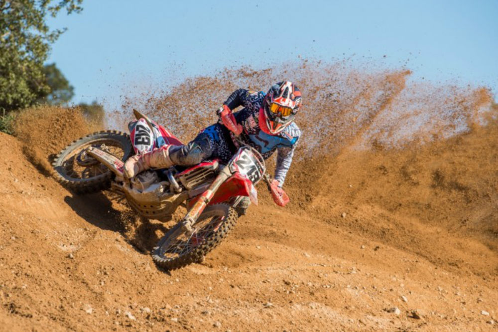 Tim Gajser dá primeira vitória da época à Honda no MXGP