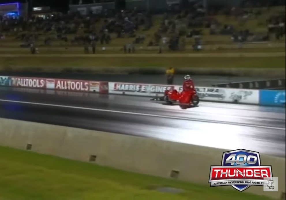 VÍDEO: Drag Racing ou corrida dos Flinstones?