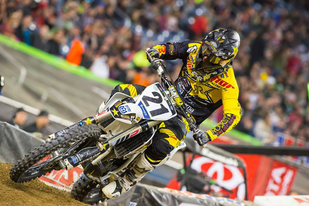 Anderson vence após penalização de Dungey
