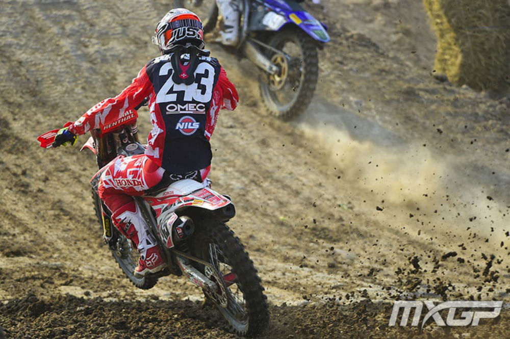 VÍDEO: Tim Gajser imita Randy Mamola
