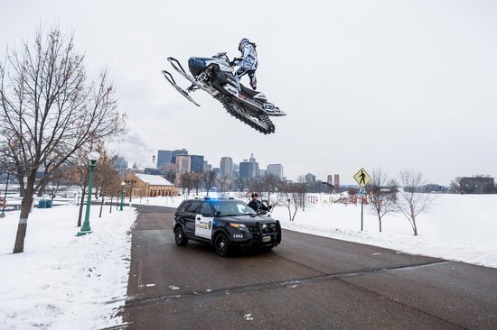 VÍDEO: A Gymkhana em moto de neve