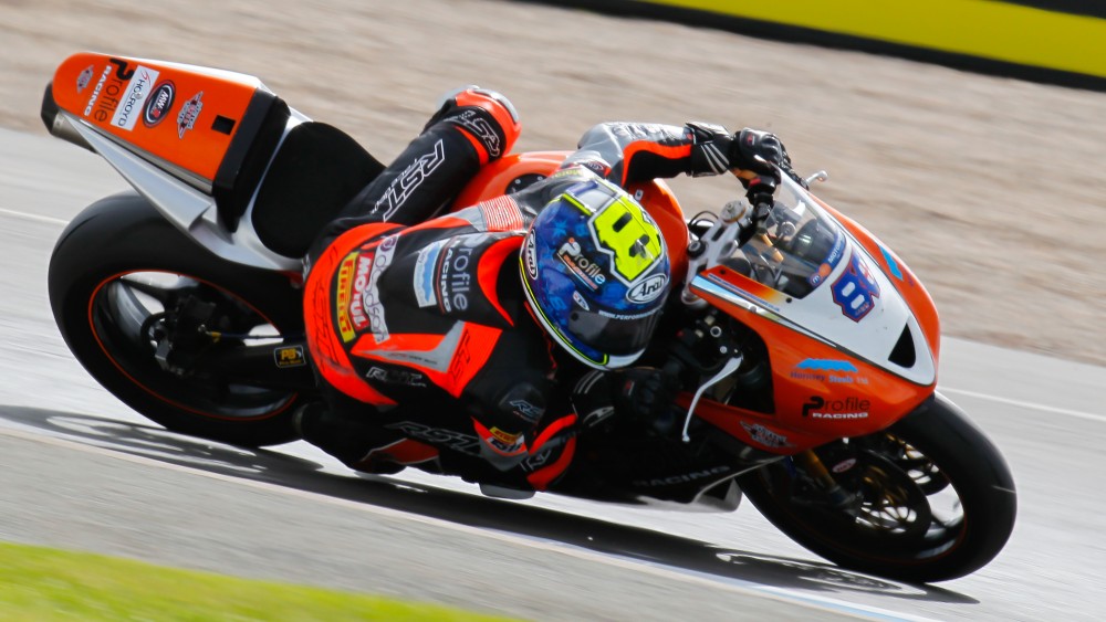 Triumph regressa às Supersport