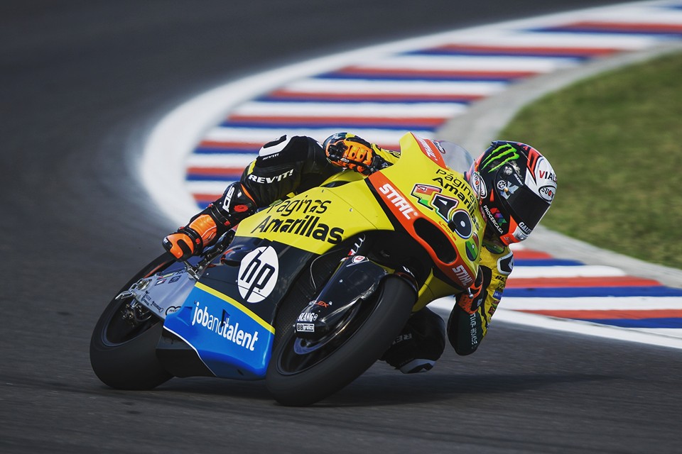 Rins lidera Moto2 no Texas, Oliveira na frente de Kent