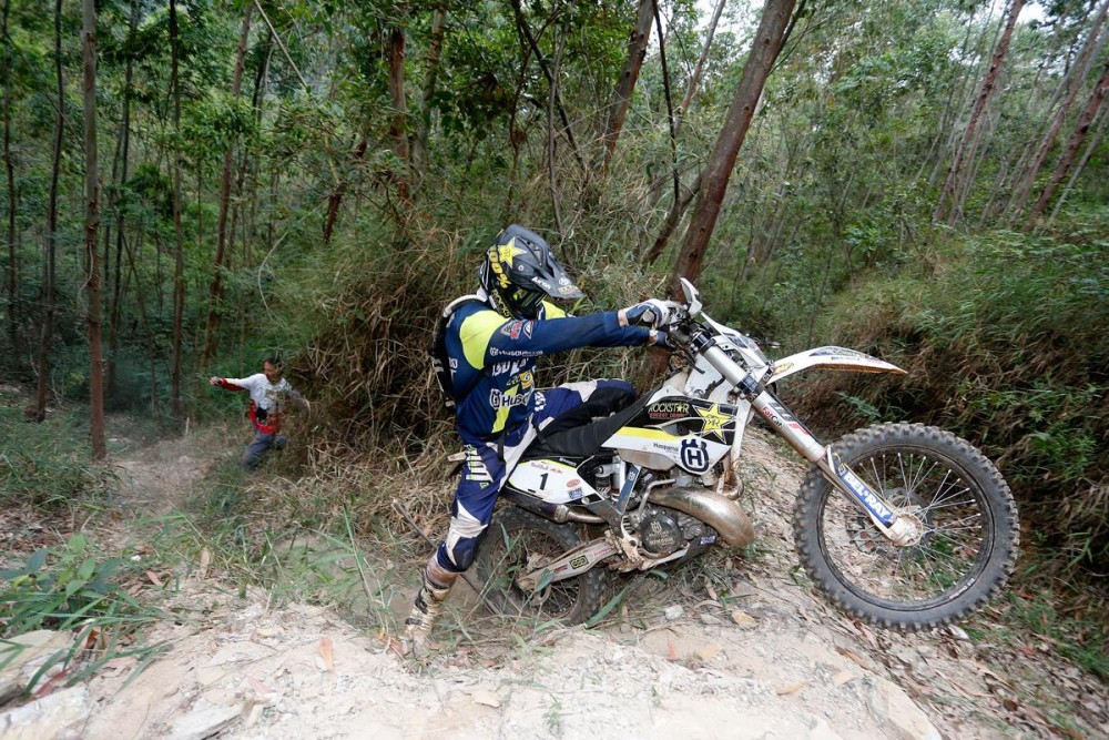 Alfredo Gomez mantém liderança do RB Minas