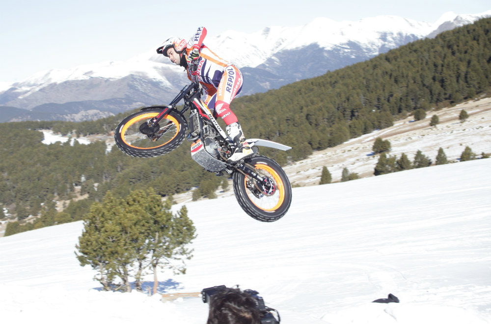 VÍDEO: Toni Bou dá espectáculo na neve