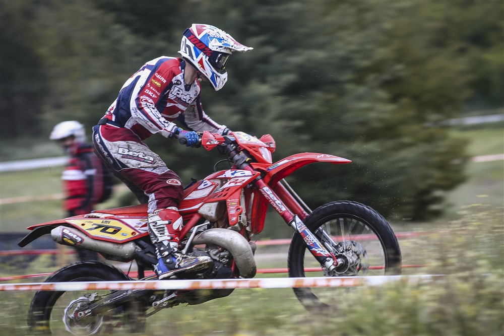 Holcombe na frente em Gouveia