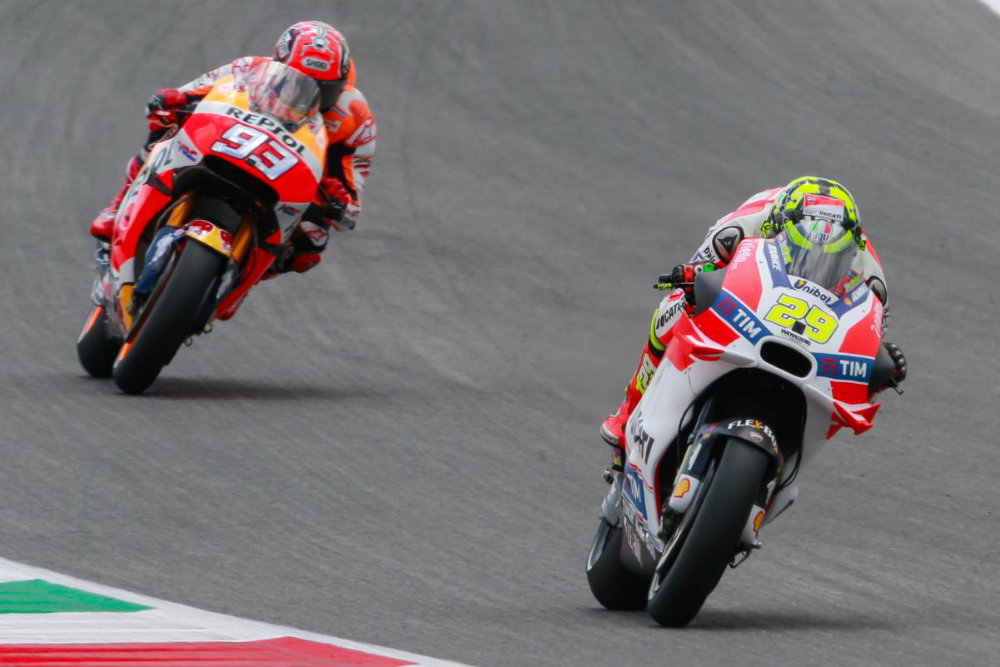 Iannone continua na frente em Mugello