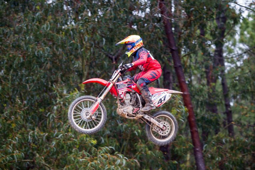 Outeiro continua invicto