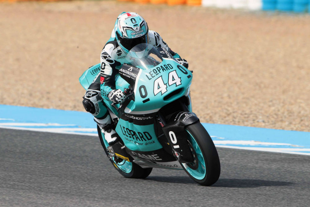 Lüthi lidera Moto2, Oliveira 12º