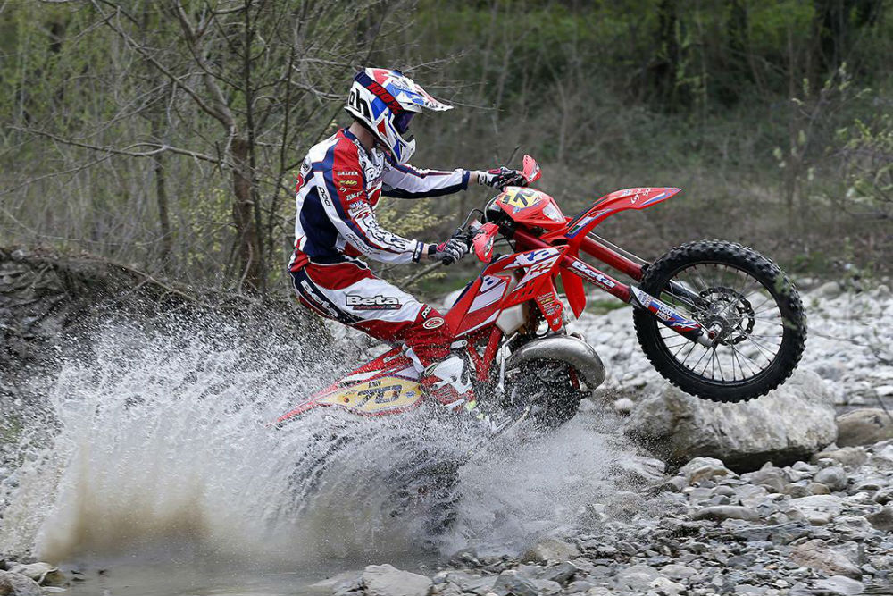 Holcombe aposta em reforçar liderança de Enduro3 na Grécia