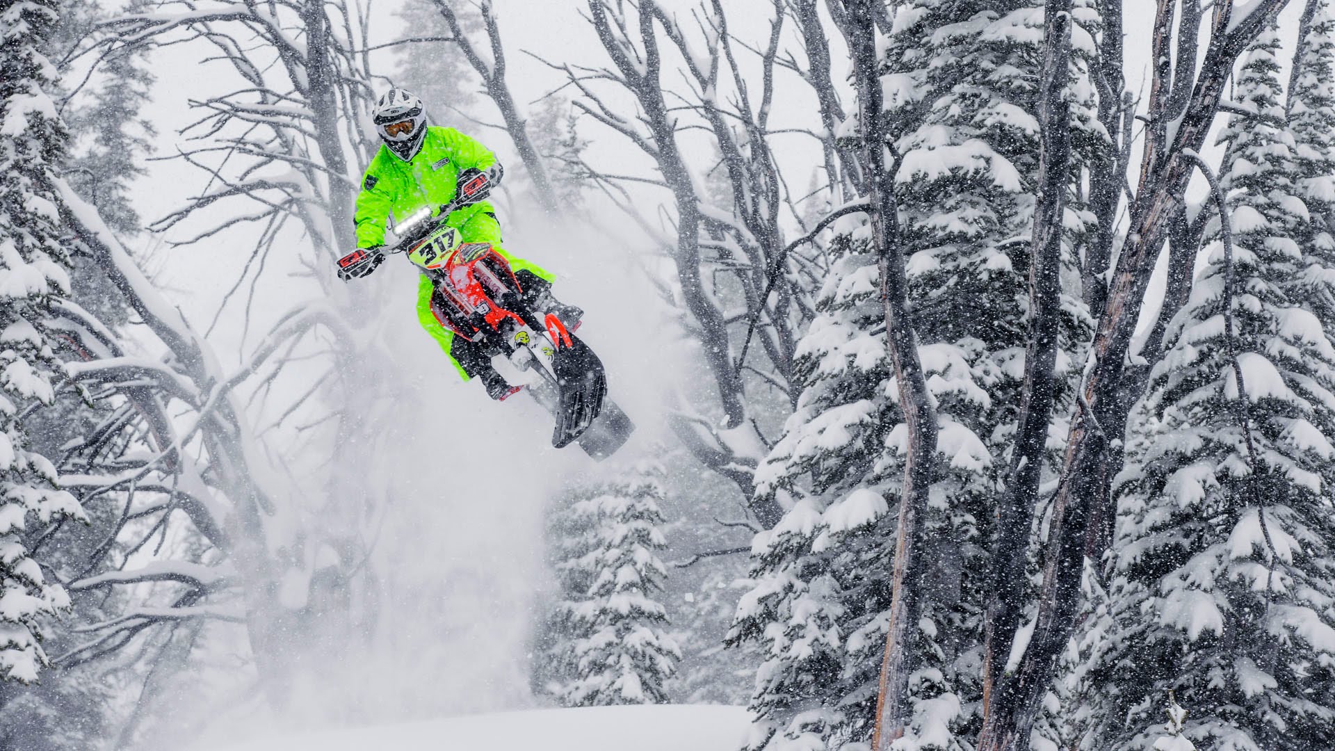 VÍDEO: Quando o Motocross e Snowbiking se misturam