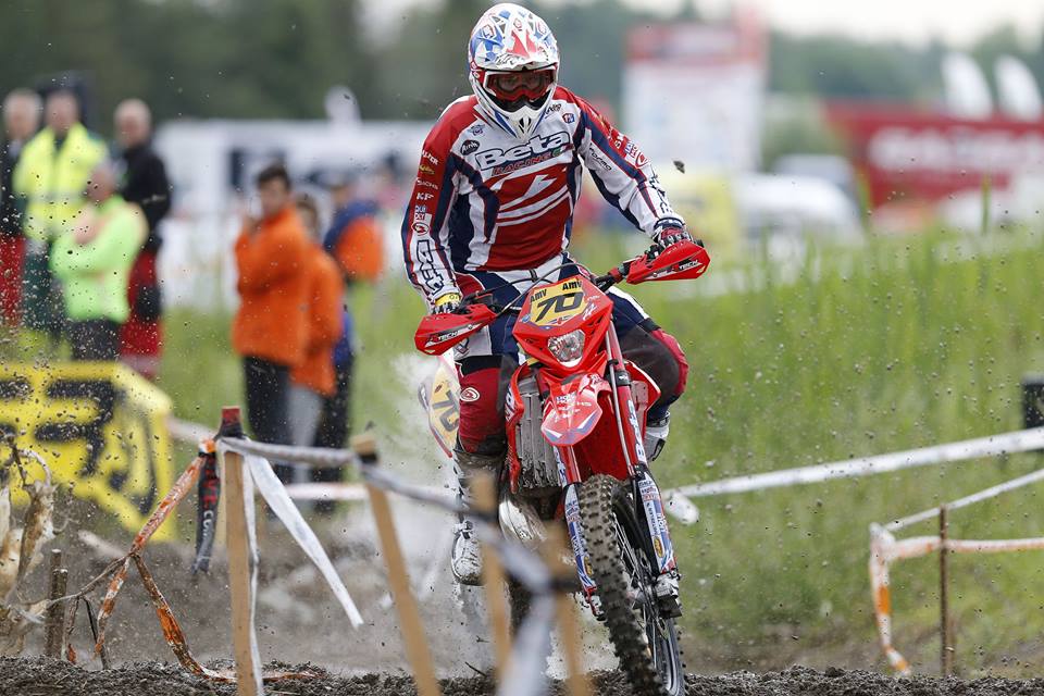 Holcombe sobe a primeiro, Correia 6º em E3