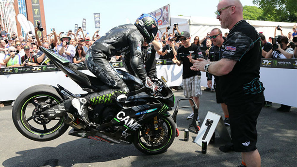 Hutchinson iguala vitórias de Hailwood na Ilha de Man