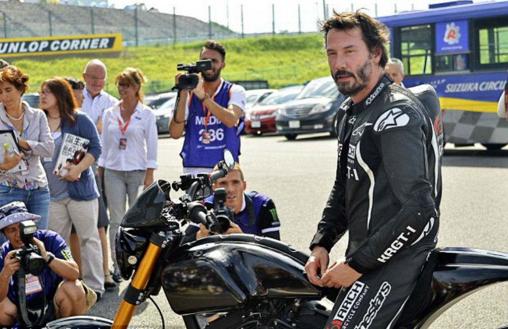Vídeo: Keanu Reeves revela moto que desenhou