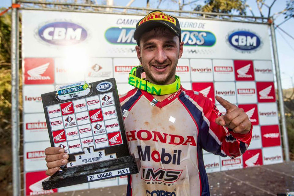 Paulo Alberto no pódio do MX Brasil