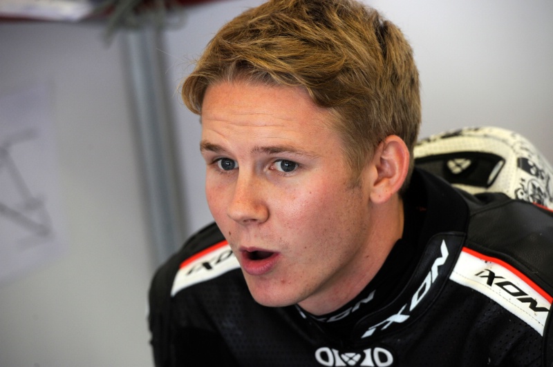 Danny Webb substitui Karel Hanika