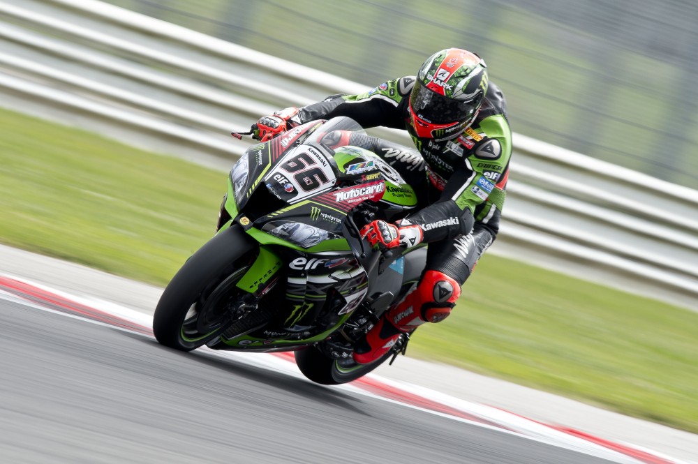 Tom Sykes na frente dos testes em Misano