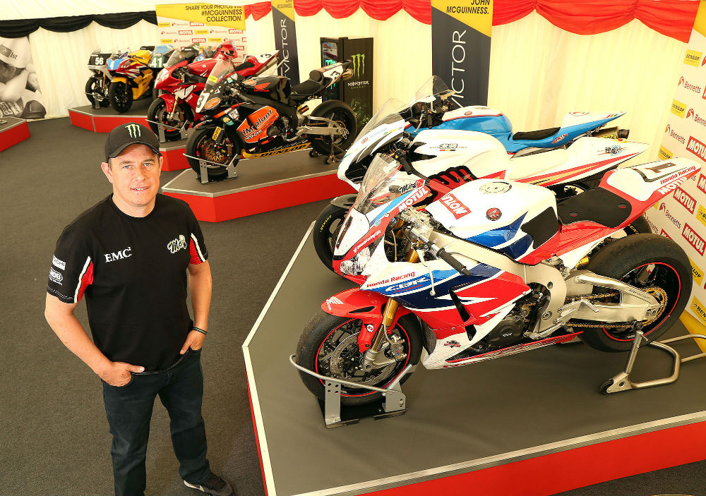 Motos de John McGuinness expostas na Ilha de Man