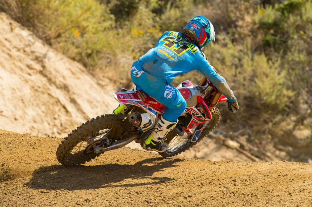 Trey Canard fora do AMA MX