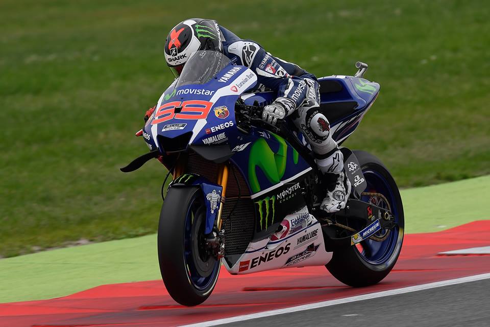 MotoGP: Jorge Lorenzo cai mas sem fraturas