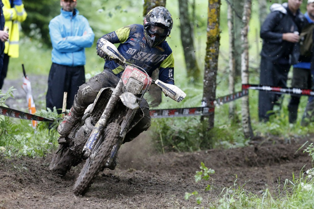 Mathias Bellino de pedra e cal na frente