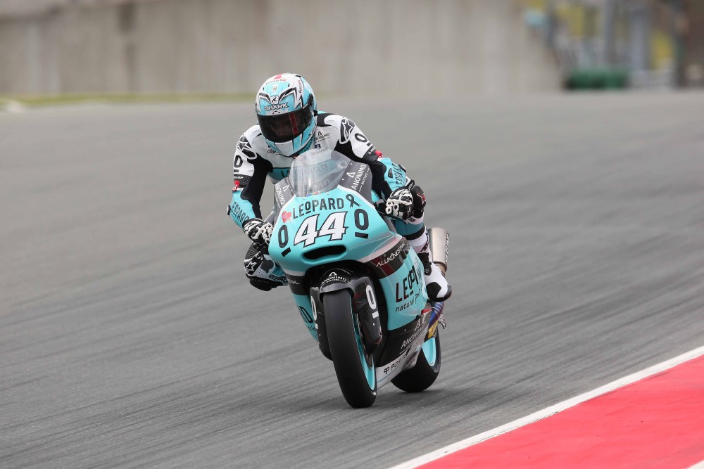 Moto2: Nakagami quebra jejum de poles, Oliveira 16º